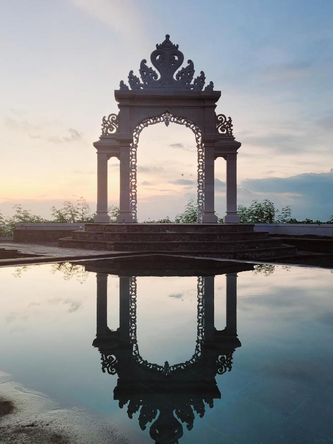 Giri Bhagawan & Villa