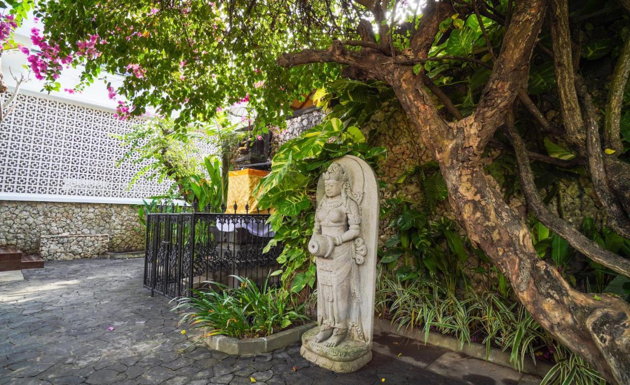 Giri Bhagawan & * Nusa Dua (Bali)