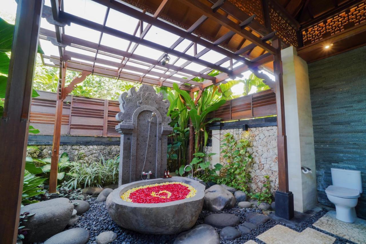 Giri Bhagawan & Villa Nusa Dua (Bali)